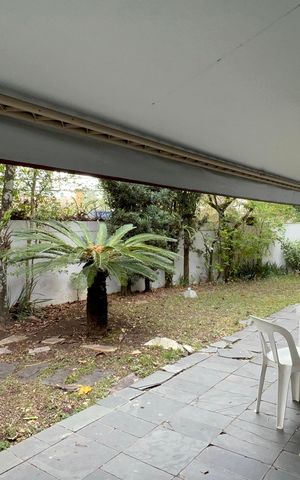 Casa à venda com 300m², 4 quartos e 3 vagas Casa à venda com 300m², 4 quartos e 3 vagasJardim