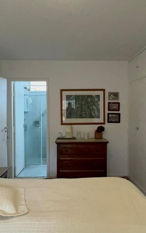 Casa à venda com 300m², 4 quartos e 3 vagas Casa à venda com 300m², 4 quartos e 3 vagasSuíte 2