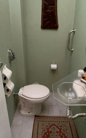 Casa à venda com 300m², 4 quartos e 3 vagas Casa à venda com 300m², 4 quartos e 3 vagasLavabo