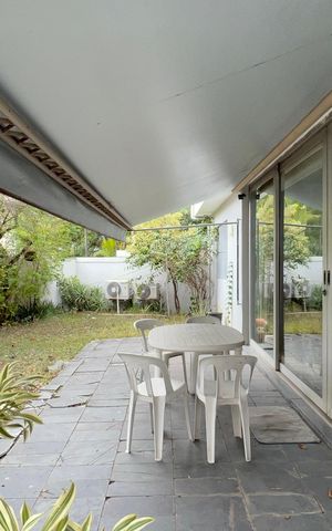 Casa à venda com 300m², 4 quartos e 3 vagas Casa à venda com 300m², 4 quartos e 3 vagasJardim