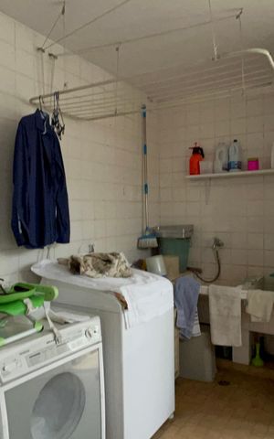 Casa à venda com 300m², 4 quartos e 3 vagas Casa à venda com 300m², 4 quartos e 3 vagasÁrea de Serviço