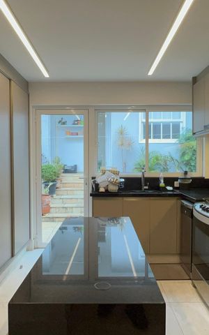 Casa à venda com 300m², 4 quartos e 3 vagas Casa à venda com 300m², 4 quartos e 3 vagasCozinha