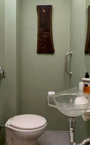 Casa à venda com 300m², 4 quartos e 3 vagas Casa à venda com 300m², 4 quartos e 3 vagasLavabo