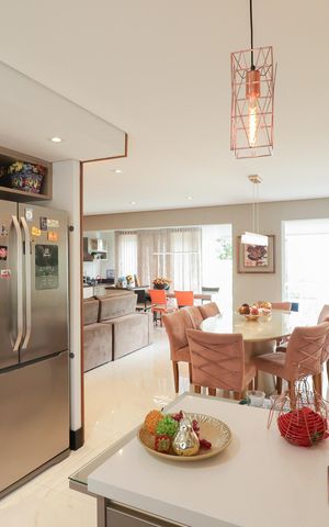 Apartamento à venda com 180m², 3 quartos e 3 vagas Apartamento à venda com 180m², 3 quartos e 3 vagasCozinha e Área de Serviço