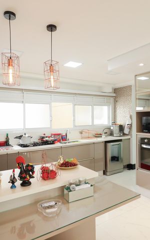 Apartamento à venda com 180m², 3 quartos e 3 vagas Apartamento à venda com 180m², 3 quartos e 3 vagasCozinha e Área de Serviço