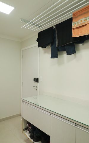 Apartamento à venda com 180m², 3 quartos e 3 vagas Apartamento à venda com 180m², 3 quartos e 3 vagasCozinha e Área de Serviço