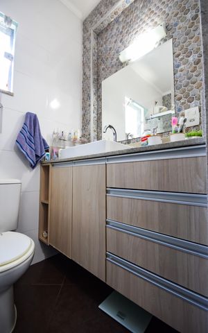 Casa de condomínio à venda com 132m², 3 quartos e 4 vagas Casa de condomínio à venda com 132m², 3 quartos e 4 vagasBanheiro da Suíte