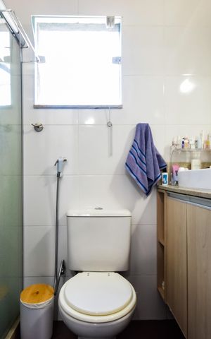 Casa de condomínio à venda com 132m², 3 quartos e 4 vagas Casa de condomínio à venda com 132m², 3 quartos e 4 vagasBanheiro da Suíte