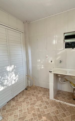 Casa para alugar com 77m², 2 quartos e 1 vagaÁrea de Serviço