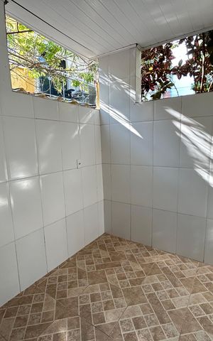 Casa para alugar com 77m², 2 quartos e 1 vagaÁrea de Serviço