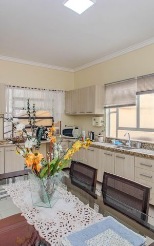 Casa para alugar com 120m², 2 quartos e 2 vagas Casa para alugar com 120m², 2 quartos e 2 vagasCozinha