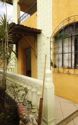 Casa à venda com 252m², 4 quartos e 3 vagasFachada 