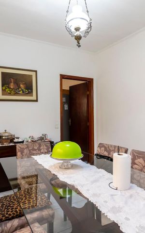 Casa à venda com 230m², 3 quartos e 2 vagas Casa à venda com 230m², 3 quartos e 2 vagasSala de Jantar