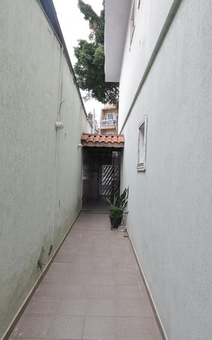 Casa à venda com 217m², 3 quartos e 2 vagasCorredor lateral
