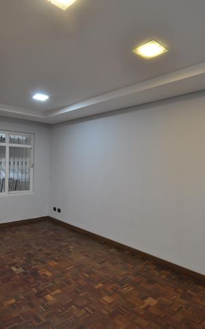 Casa à venda com 217m², 3 quartos e 2 vagasSala