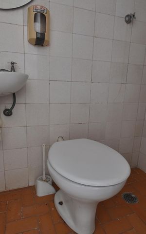 Casa à venda com 217m², 3 quartos e 2 vagasBanheiro de serviço