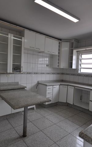 Casa à venda com 217m², 3 quartos e 2 vagasCozinha
