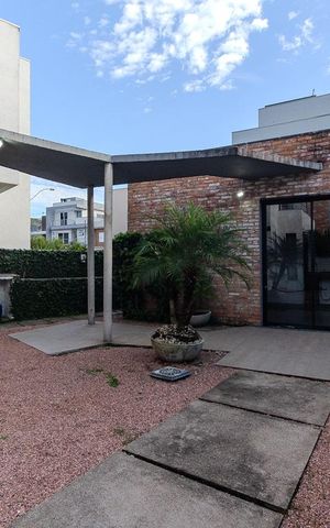 Casa de condomínio à venda com 245m², 3 quartos e 2 vagas Casa de condomínio à venda com 245m², 3 quartos e 2 vagasQuintal