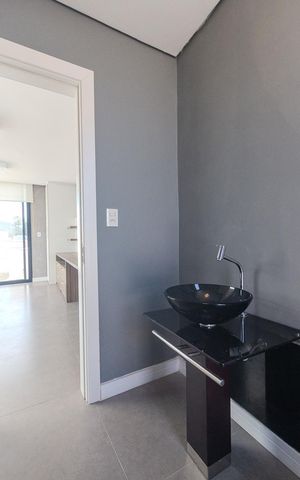 Casa de condomínio à venda com 245m², 3 quartos e 2 vagas Casa de condomínio à venda com 245m², 3 quartos e 2 vagasLavabo 2