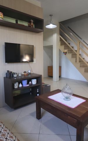 Casa à venda com 140m², 3 quartos e 2 vagasSala