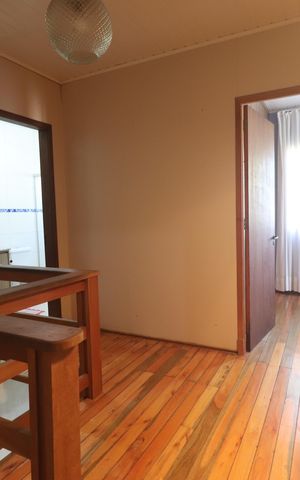 Casa à venda com 140m², 3 quartos e 2 vagascorredor