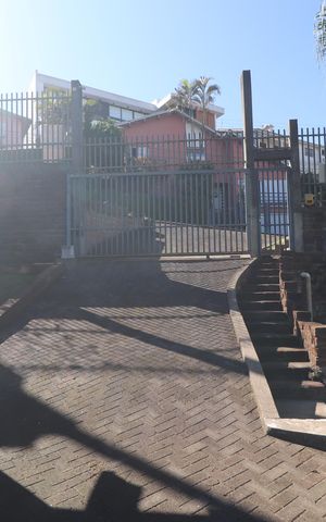 Casa à venda com 140m², 3 quartos e 2 vagasEntrada