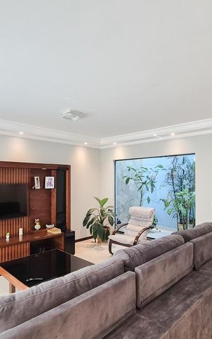 Casa à venda com 250m², 3 quartos e 5 vagas Casa à venda com 250m², 3 quartos e 5 vagasSala
