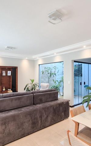 Casa à venda com 250m², 3 quartos e 5 vagas Casa à venda com 250m², 3 quartos e 5 vagasSala