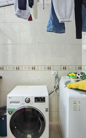 Casa à venda com 250m², 3 quartos e 5 vagas Casa à venda com 250m², 3 quartos e 5 vagasÁrea de Serviço