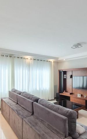 Casa à venda com 250m², 3 quartos e 5 vagas Casa à venda com 250m², 3 quartos e 5 vagasSala