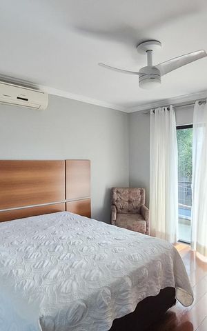 Casa à venda com 250m², 3 quartos e 5 vagas Casa à venda com 250m², 3 quartos e 5 vagasSuíte 1