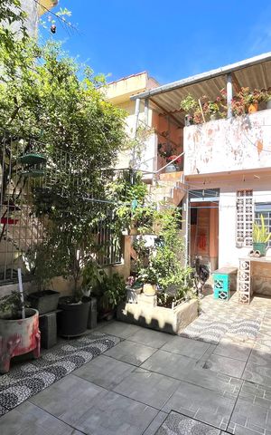 Casa à venda com 180m², 3 quartos e 2 vagas Casa à venda com 180m², 3 quartos e 2 vagasQuintal