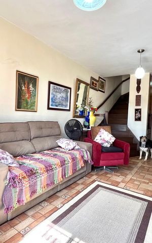 Casa à venda com 180m², 3 quartos e 2 vagas Casa à venda com 180m², 3 quartos e 2 vagasSala