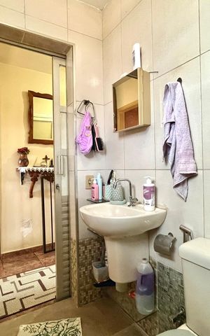 Casa à venda com 180m², 3 quartos e 2 vagas Casa à venda com 180m², 3 quartos e 2 vagasBanheiro social