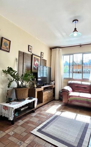 Casa à venda com 180m², 3 quartos e 2 vagas Casa à venda com 180m², 3 quartos e 2 vagasSala