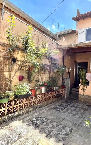 Casa à venda com 180m², 3 quartos e 2 vagas Casa à venda com 180m², 3 quartos e 2 vagasQuintal