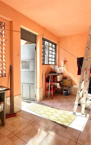 Casa à venda com 180m², 3 quartos e 2 vagas Casa à venda com 180m², 3 quartos e 2 vagasEdícula