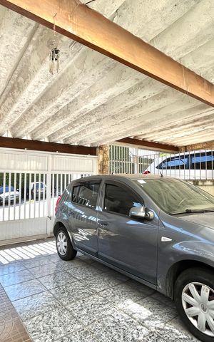 Casa à venda com 180m², 3 quartos e 2 vagas Casa à venda com 180m², 3 quartos e 2 vagasGaragem