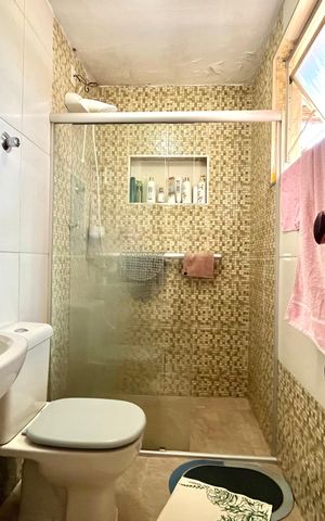 Casa à venda com 180m², 3 quartos e 2 vagas Casa à venda com 180m², 3 quartos e 2 vagasBanheiro social