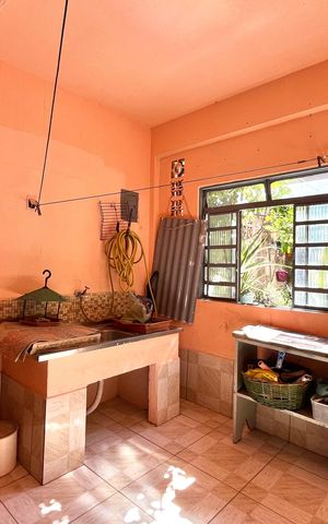 Casa à venda com 180m², 3 quartos e 2 vagas Casa à venda com 180m², 3 quartos e 2 vagasEdícula