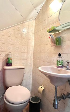 Casa à venda com 180m², 3 quartos e 2 vagas Casa à venda com 180m², 3 quartos e 2 vagasLavabo