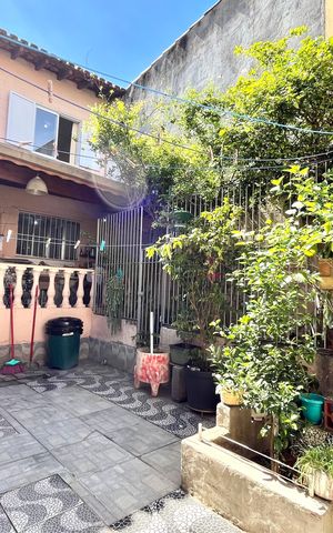 Casa à venda com 180m², 3 quartos e 2 vagas Casa à venda com 180m², 3 quartos e 2 vagasQuintal