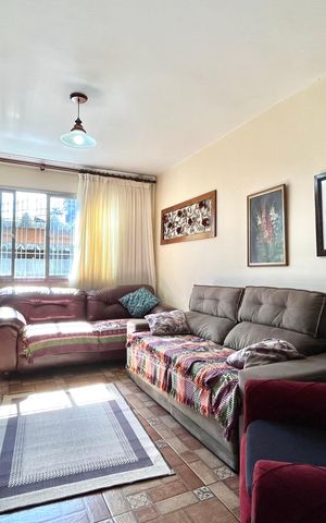 Casa à venda com 180m², 3 quartos e 2 vagas Casa à venda com 180m², 3 quartos e 2 vagasSala