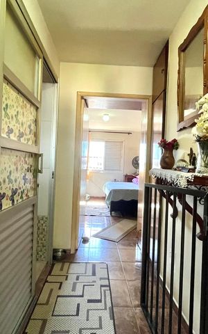 Casa à venda com 180m², 3 quartos e 2 vagas Casa à venda com 180m², 3 quartos e 2 vagasCorredor