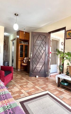 Casa à venda com 180m², 3 quartos e 2 vagas Casa à venda com 180m², 3 quartos e 2 vagasSala