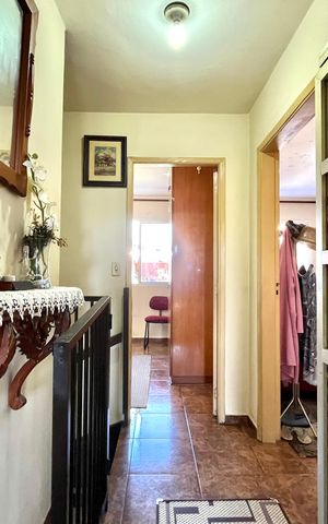 Casa à venda com 180m², 3 quartos e 2 vagas Casa à venda com 180m², 3 quartos e 2 vagasCorredor