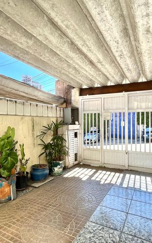 Casa à venda com 180m², 3 quartos e 2 vagas Casa à venda com 180m², 3 quartos e 2 vagasGaragem