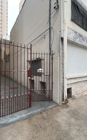 Casa para alugar com 280m², 8 quartos e sem vaga Casa para alugar com 280m², 8 quartos e sem vagaFachada