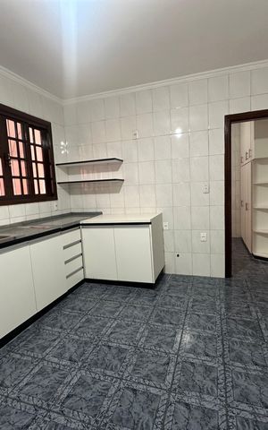 Casa à venda com 240m², 3 quartos e 1 vaga Casa à venda com 240m², 3 quartos e 1 vagaCozinha