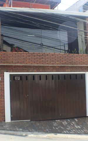 Casa à venda com 240m², 3 quartos e 1 vaga Casa à venda com 240m², 3 quartos e 1 vagaFachada